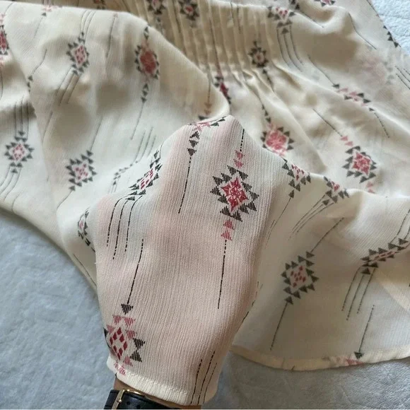 Torrid 3/4 Sleeve Sheer Mesh Tunic Blouse Cream Floral Pattern Size‎ 1X - Picture 5 of 8